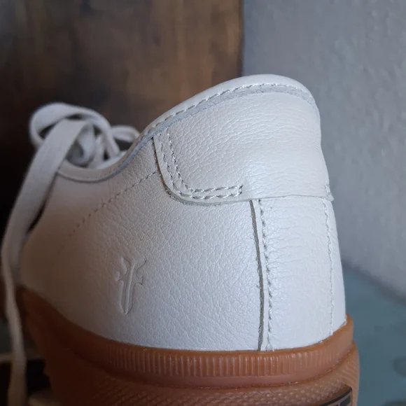 ๐ Frye Gia Low Ivory Leather Gumsole Sneakers Sz. 10 EUC - Picture 11 of 12